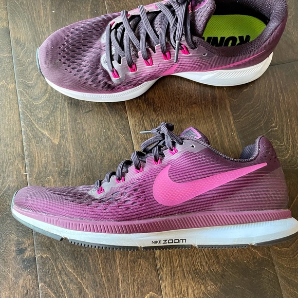 Nike Sneakers - Picture 2 of 6